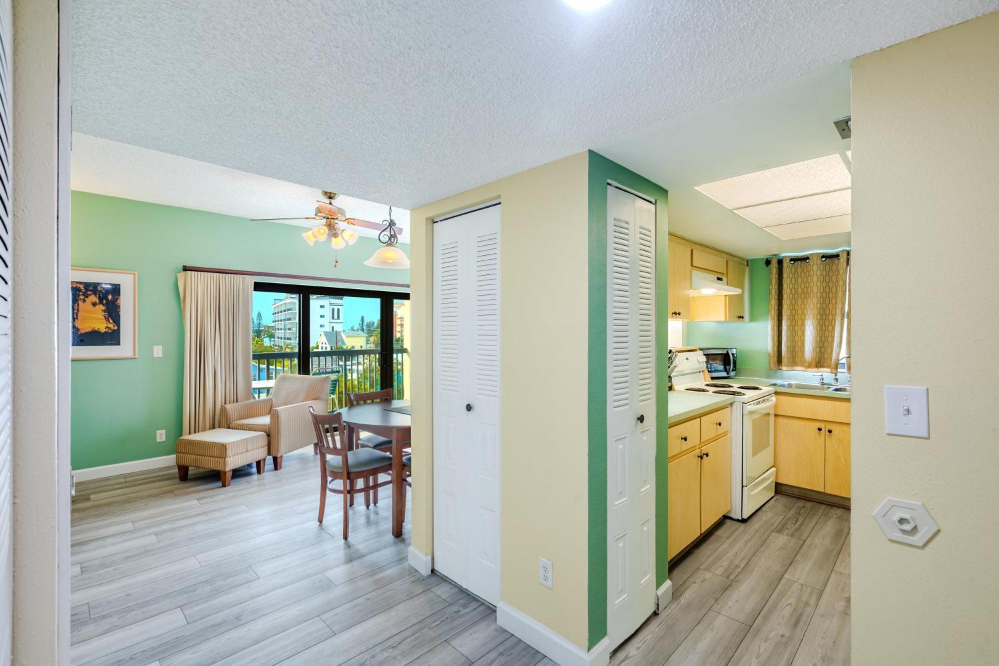 All Seasons Vacation Resort By Liberte Madeira Beach Eksteriør bilde
